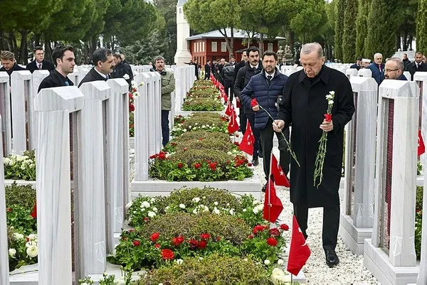 baskan-erdogan-sehitler-abidesinde-zaferin-108-yil-donumunde-onemli-mesajlar-canakkale-ruhuna-ihtiyacimiz-var-1679143810839.jpeg Başkan Erdoğan Şehitler Abidesi'nde! Zaferin 108. yıl dönümünde önemli mesajlar: Çanakkale ruhuna ihtiyacımız var