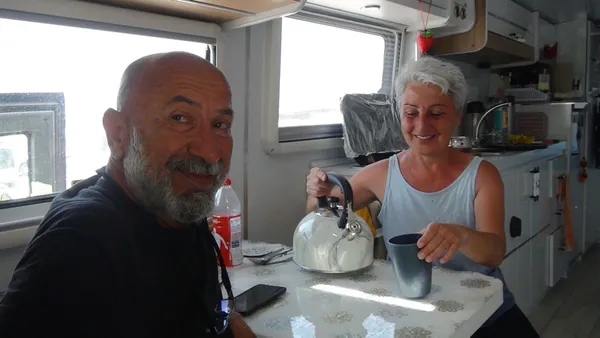 1651735537211.jpg Bayram tatilinin gözdesi! Yüzlerce karavan plajları doldurdu - 1