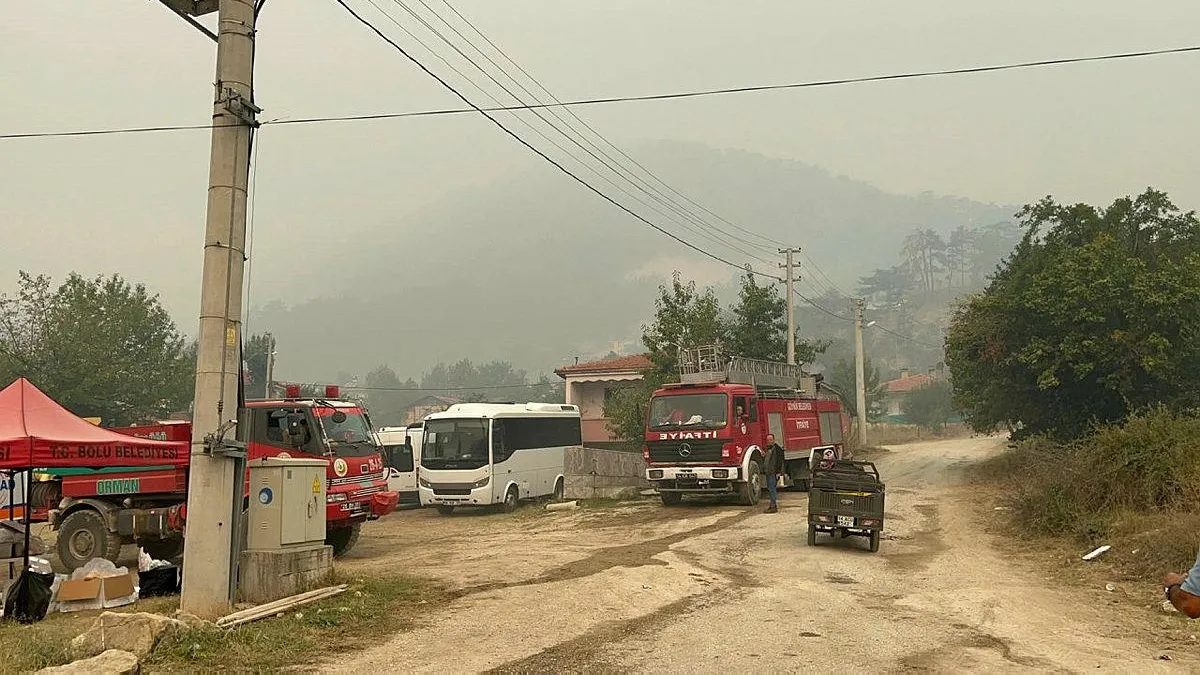 İstismarcılar her yangında olduğu gibi yine sahnede! Başka ülkedeki yangınları paylaşıp...