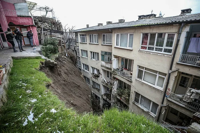 Bursa'da heyelan nedeniyle 7 bina boşaltıldı | Vali Yakup Canbolat'tan açıklama - 3