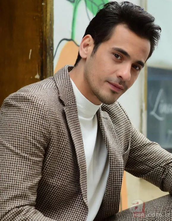 İnci Taneleri'nin Piraye'si Selma Ergeç'in eski sevgilisi Yargı'nın başrolü çıktı! Kendisinden 17 yaş büyük... 8