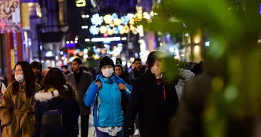 Vaka sayıları 70 bine dayandı! Koronavirüs tedbirleri geri gelecek mi? İşte yeni yol haritası