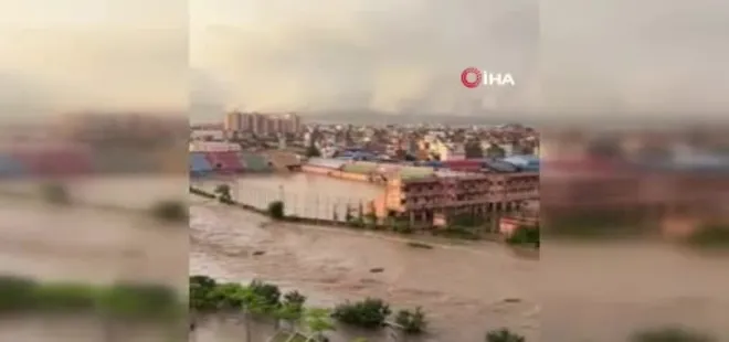 Nepal'de sel ve heyelan