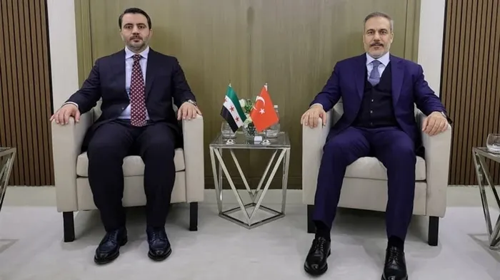 bakan-hakan-fidandan-riyadda-diplomasi-trafigi-1736695060350.jpeg Bakan Fidan, Suriye'deki yeni yönetimin Dışişleri Bakanı Şeybani ile görüştü
