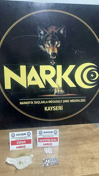 yolcu-otobusune-operasyon-2-kilo-esrar-ele-gecirildi-1632869521644.jpg Yolcu otobüsüne operasyon: 2 kilo esrar ele geçirildi - 1