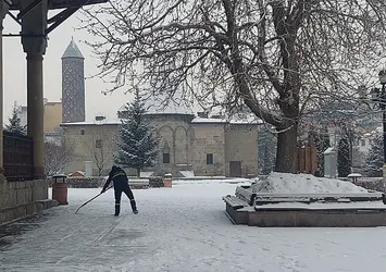 Erzurum'da kar yağışı etkili oldu