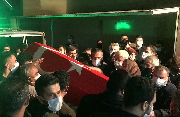 Son dakika: Gara kahramanlarına veda! Şehit annesinin sözleri yürek dağladı: Sen kalk da ben yatayım - 3