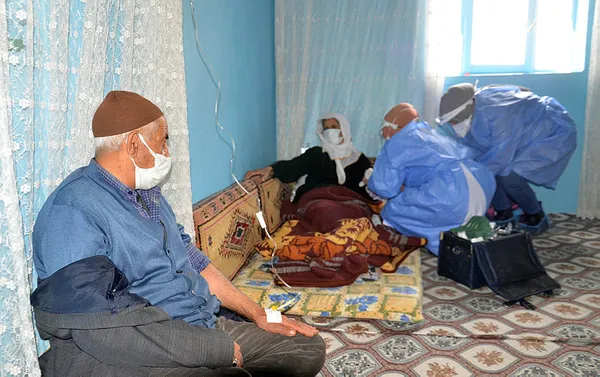 Sağlık çalışanları Muş'un köylerindeki yaşlılara hizmet götürdü - 2
