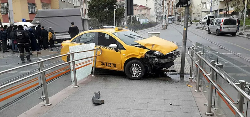 Güngören'de kaza! Tramvay seferleri aksadı!
