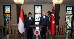 Bakan Akar’dan kritik ziyaret!
