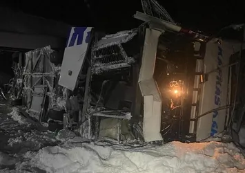 Erzurum'da yolcu otobüsü devrildi! Çok sayıda yararlı var