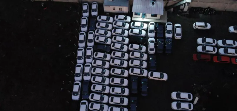 Onlarca sıfır otomobil otoparkta bekliyor!