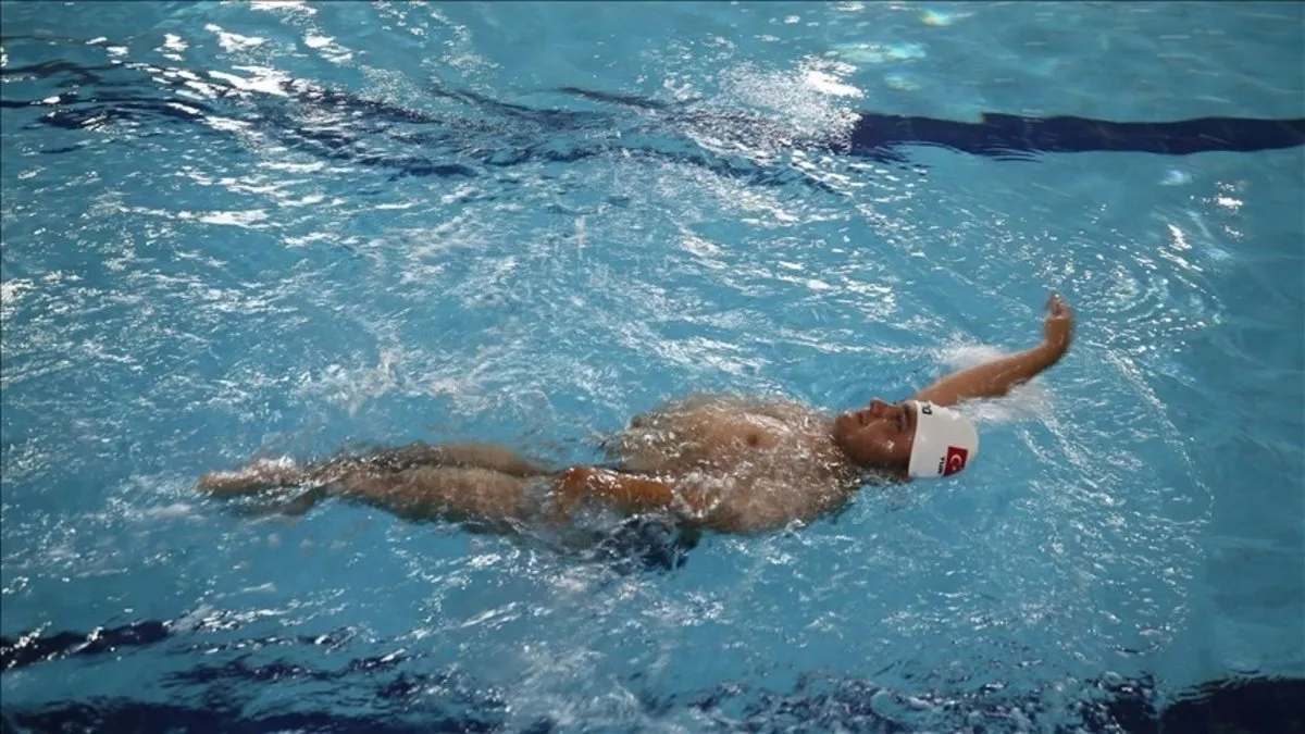 Milli engelli yüzücü paralimpik oyunları için kulaç atıyor