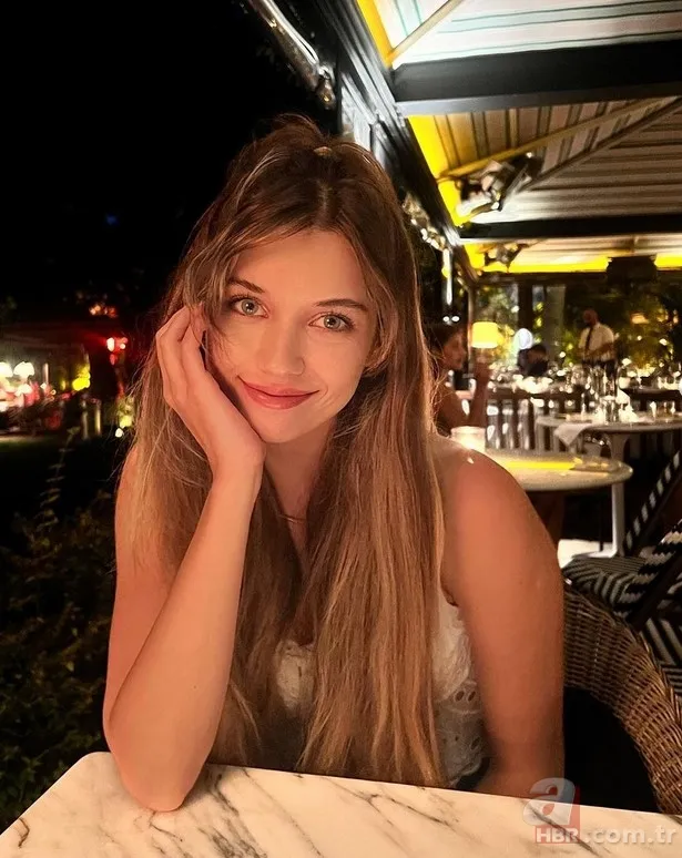 Afra Saraçoğlu fit görüntüsünü buna borçlu! Yağ yakıyor... 3