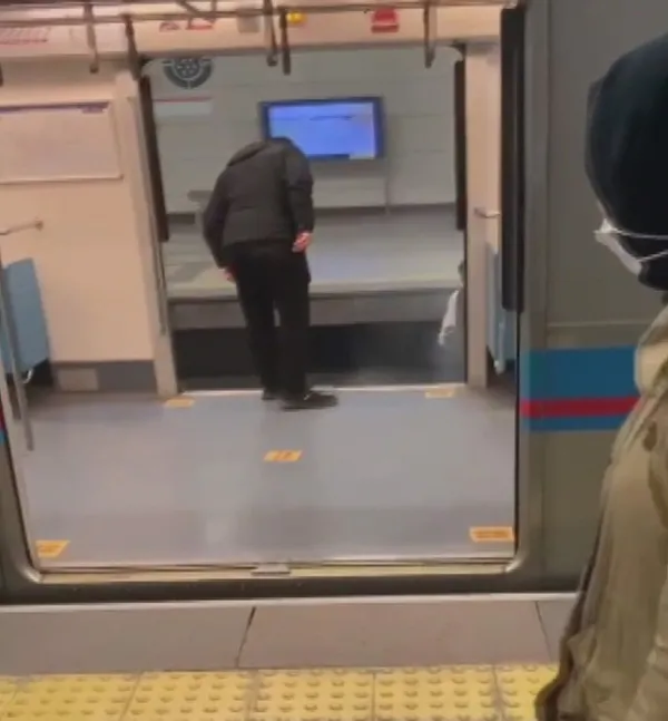 Tramvayda peş peşe yangın paniği! Vatandaş büyük korku yaşadı