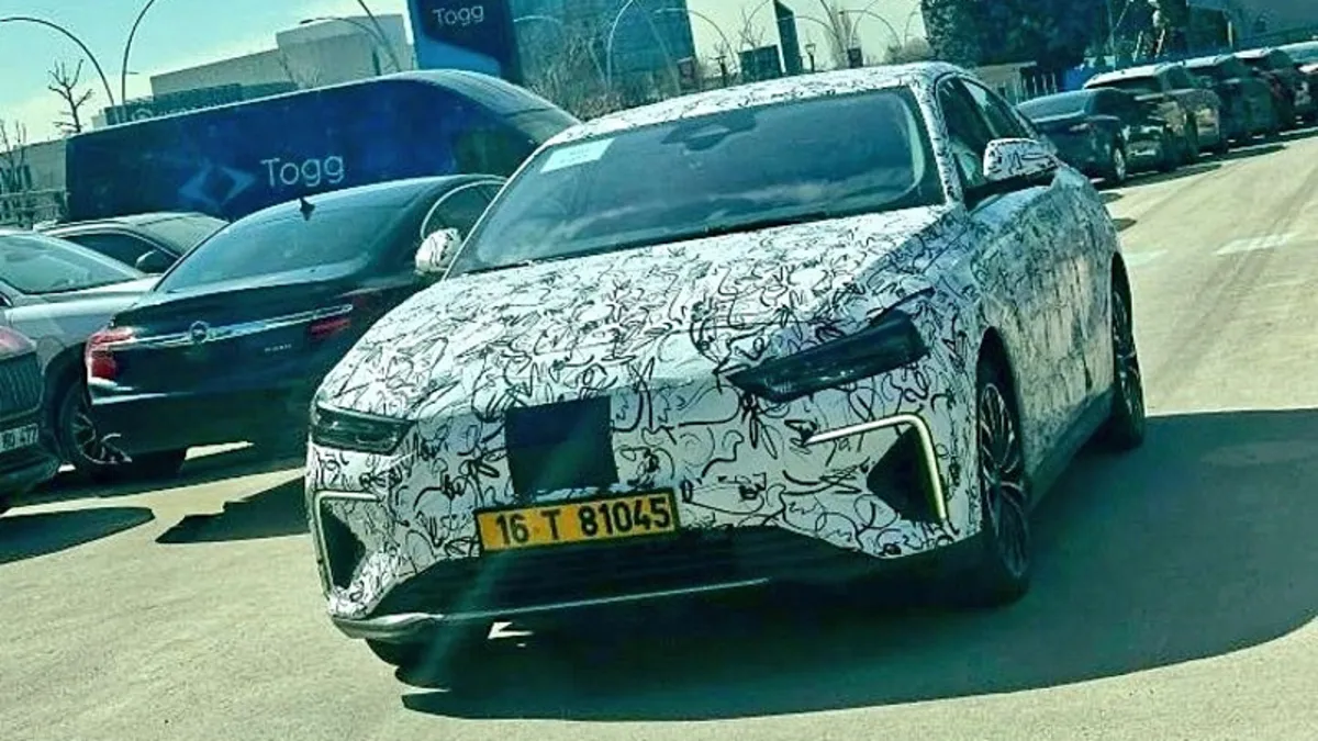 Togg'un yeni modeli T10F asfalta çıktı