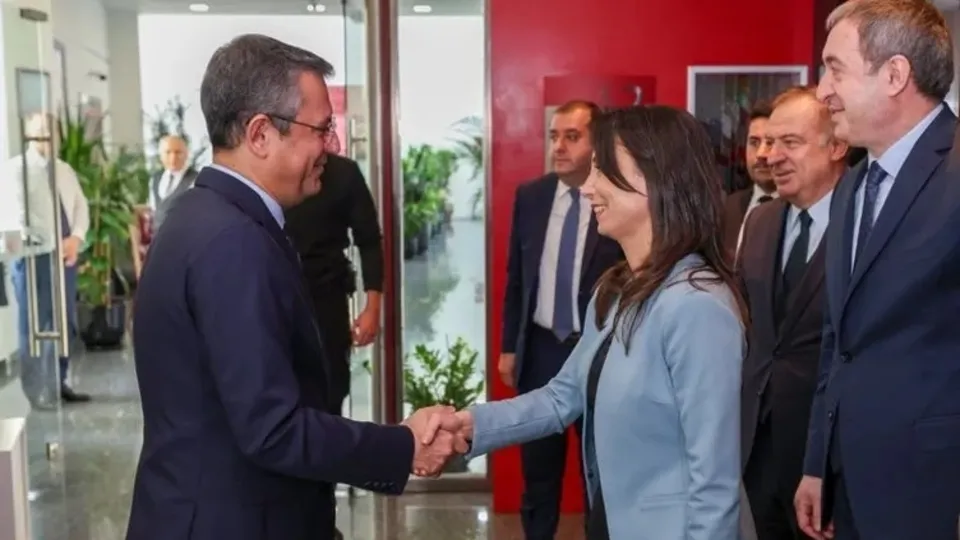 Kent değil "Kandil" uzlaşısı! CHP'den DEM'e liste kıyağı: Apo'ya slogan atan Elif Gül'e ilk sıra, terör tutuklusu Nevzat Kılıç'a 5. sıra...