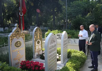 Başkan Erdoğan'dan kabir ziyareti