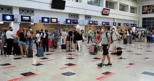 Antalya’ya bir haftada 180 bin turist geldi