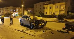 Kontrolden çıkan otomobil kamyonete çarptı: 2 yaralı