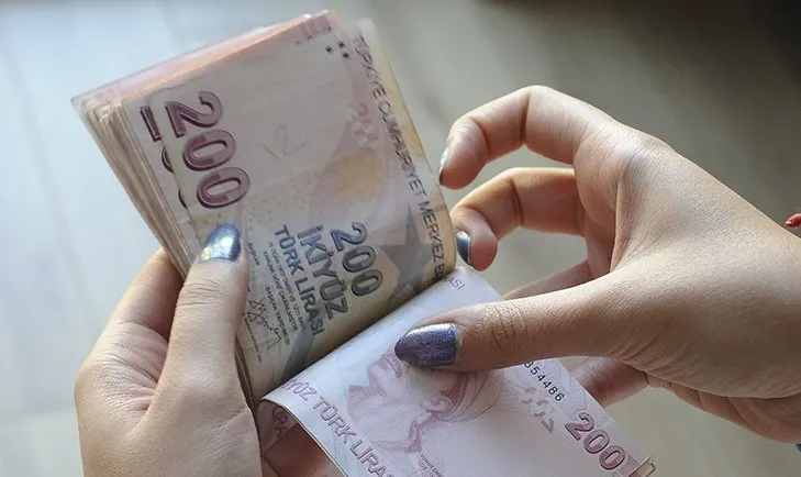 Czy nastąpi tymczasowy wzrost płacy minimalnej? Co się stanie z lipcowymi podwyżkami dla urzędników i emerytów? Faruk Erdem podał liczby w A Haber