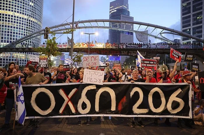 Tel Aviv karıştı! Terör devleti İsrail polisinden esir yakınlarına sert müdahale | 3 kişiyi gözaltına aldı