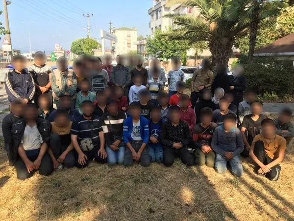 Kocaeli’nde bir minibüsten 50 kaçak göçmen çıktı: Gözaltılar var