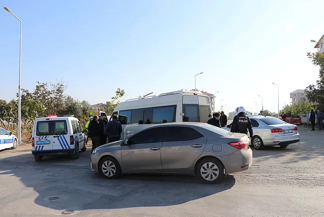 Denizli’de minibüs lastikleri kapanla patlatılarak durduruldu! İki çocuk kaçırmış - 4