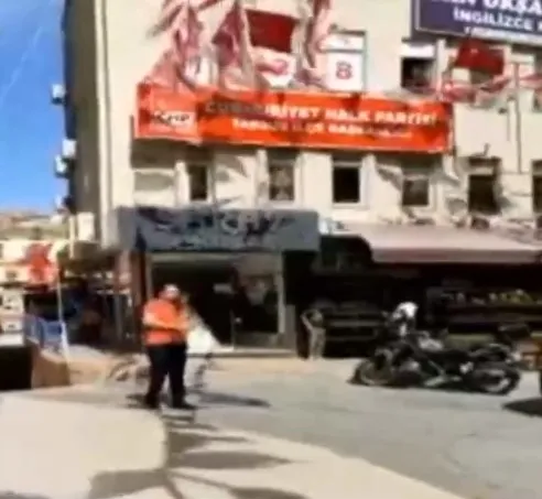 CHP’li Mersin Belediyesi’nde işçi kıyımı! Kovulan işçi isyan etti