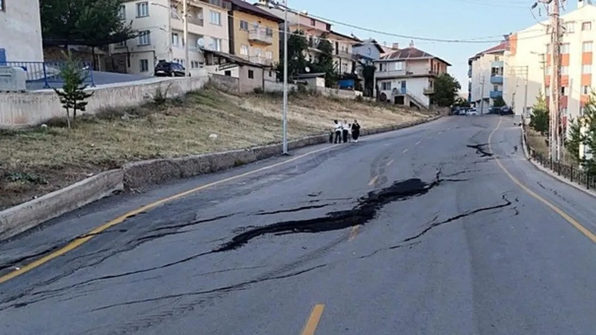 Erzurum'da heyelan! 70 daire tahliye edildi