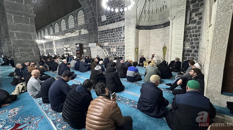 Regaip Kandili'nde vatandaşlardan yoğun ilgi! Camiler doldu taştı: Eller semaya açıldı 11