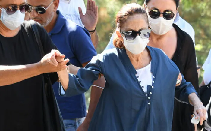 Hümeyra oğlunun cenazesinde ayakta durmakta zorlandı! En zor veda… - 1