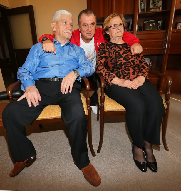 fatih-terimin-annesi-nuriye-terim-neden-oldu-hastaligi-neydi-nuriye-terim-kimdir-nereli-kac-yasindaydi-1669364352984.jpg Fatih Terim'in annesi Nuriye Terim neden öldü, hastalığı neydi? Nuriye Terim kimdir, nereli, kaç yaşındaydı? - 4