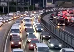 İBB’den E-5’te iş çıkışı asfalt çalışması: Avcılar yönünde trafik kilitlendi
