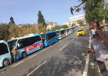Minibüsçülerden taksi plakası eylemi!