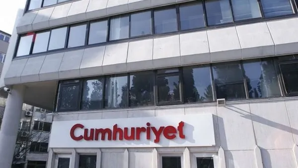 Cumhuriyet gazetesinde Kur’an-ı Kerim’den hazımsızlığı! İslam düşmanları yine saldırıya geçti