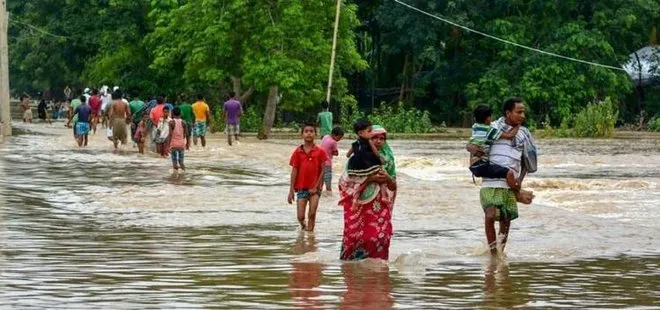 Hindistan’da şiddetli yağışların etkisi sürüyor