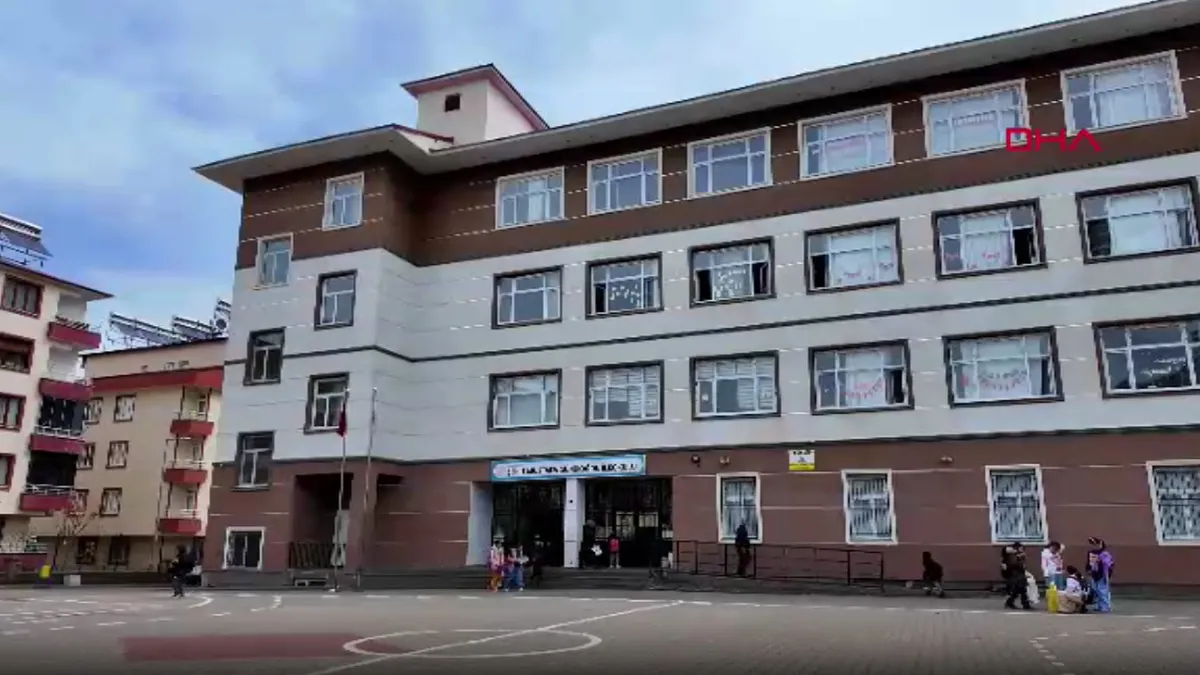 Sınıftaki şaka 30 öğrenciyi hastanelik etti