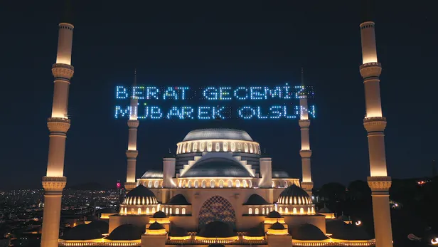 nihat-hatipoglu-berat-kandili-duasi-hz-muhammedin-berat-gecesi-okudugu-dua-berat-kandilinde-okunacak-dualar-1647522953330.jpg