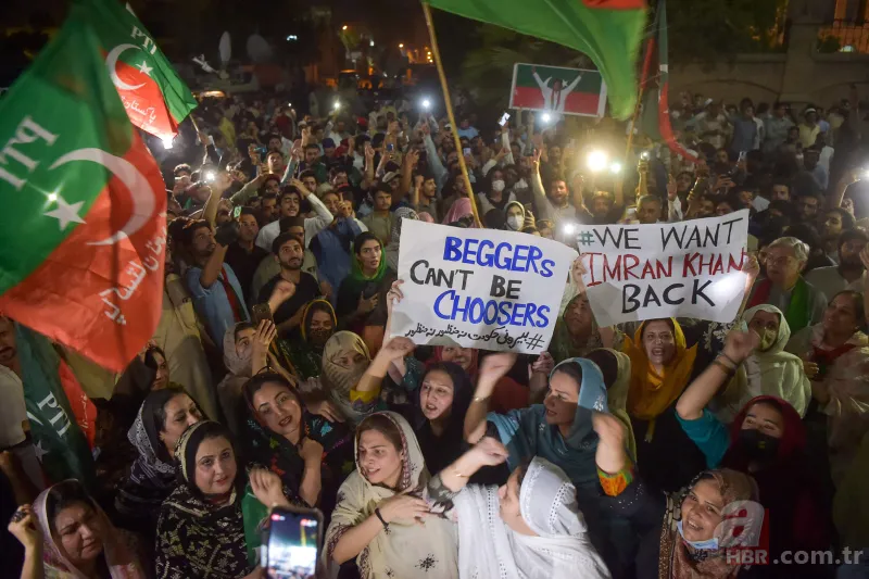 Imran Khan'ın destekçileri Pakistan'da sokağa döküldü! Muhalefete "ABD'nin hainleri" tepkisi 19