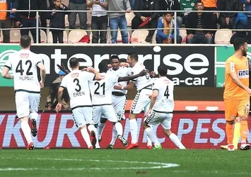 Çılgın maç! 3 gol, 2 penaltı, 1 kırmızı kart
