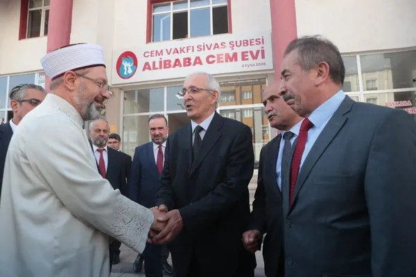 diyanet-isleri-baskani-erbastan-cemevine-ziyaret-1662227971417.jpg Diyanet İşleri Başkanı Erbaş'tan cemevine ziyaret - 1