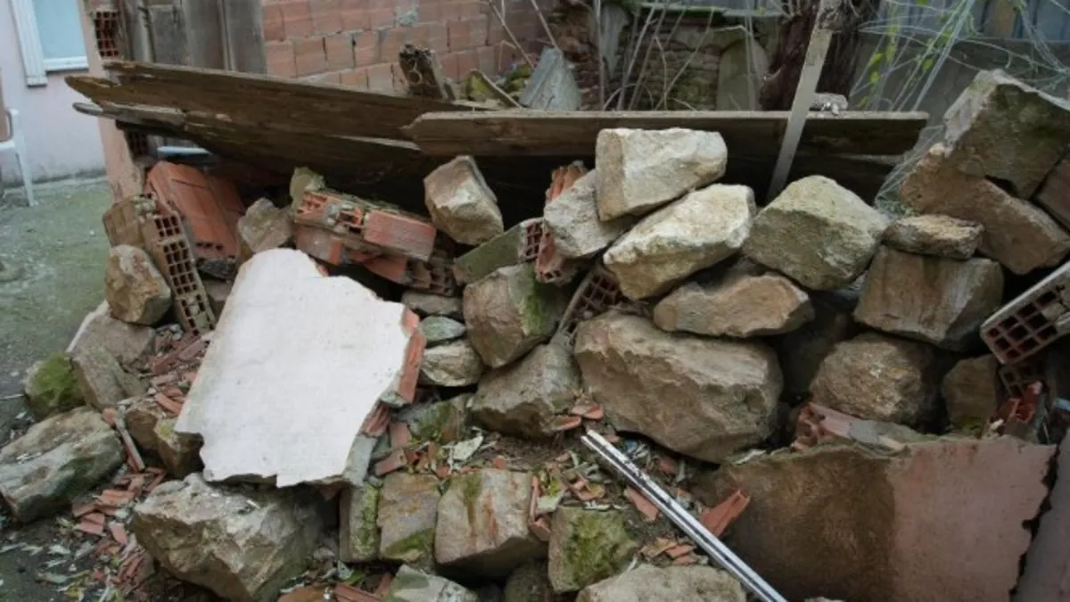 Apartman arasında şoke eden manzara! Osmanlı döneminden kalma: Yok olma tehlikesi ile karı karşıya