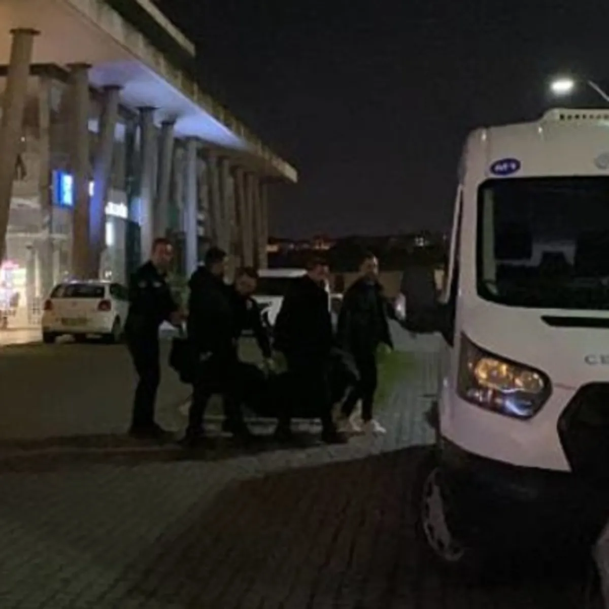 Zeytinburnu'nda vahşet: Kızını öldürdü eski eşini yaraladı