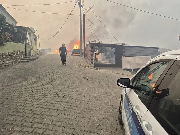İzmir’de orman yangını! Bir bölgedeki kontrol altında bir bölgede yeni başladı