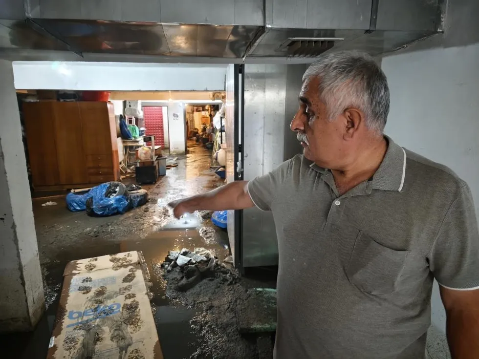 baskentte-yol-calismasi-sonrasi-kanalizasyon-kabusu-1785093076239.jpg CHP'li Ankara Büyükşehir Belediyesi'nin yol çalışması vatandaşları isyan ettirdi! Aynı binayı 2 kez kanalizasyon bastı - 2