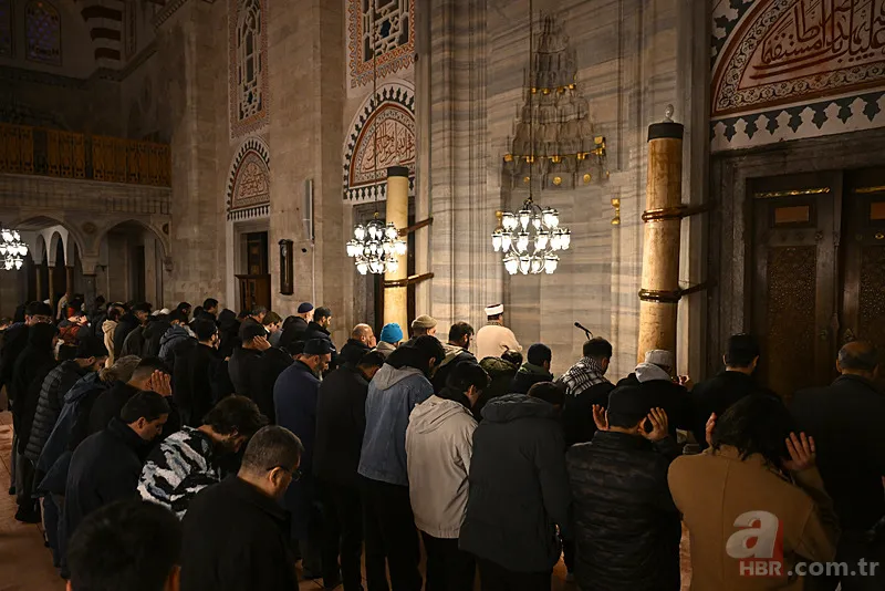 Şehzadebaşı Camisi'nde Müslüman gençler nöbette! 1