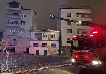 Pendik'te metruk binada çıkan yangın söndürüldü