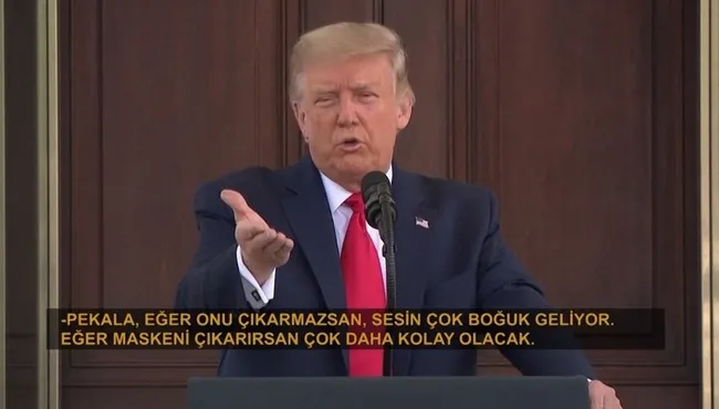 ABD Başkanı Donald Trump muhabirin maskesini çıkarmasını istedi - 3