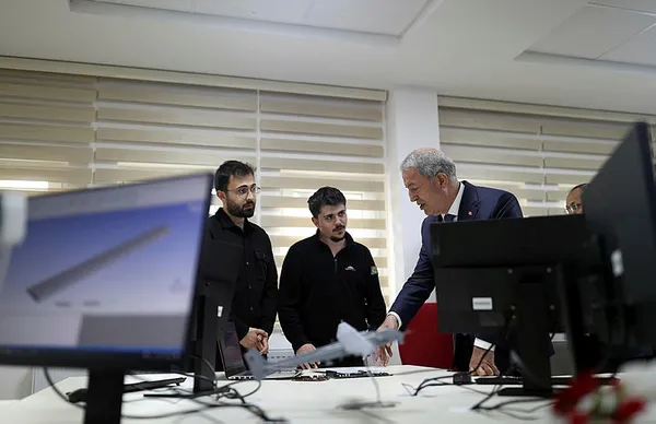 bakan-hulusi-akardan-hudut-namustur-anlayisi-1683563700934.jpg Bakan Hulusi Akar'dan Irak ve Suriye'nin kuzeyine yönelik: 37 bin 818 terörist etkisiz hale geldi - 6